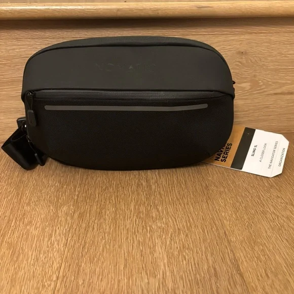 Nomatic Navigator Sling 1L Black NWT Minimal Travel Crossbody Bag Tech - Picture 2 of 8